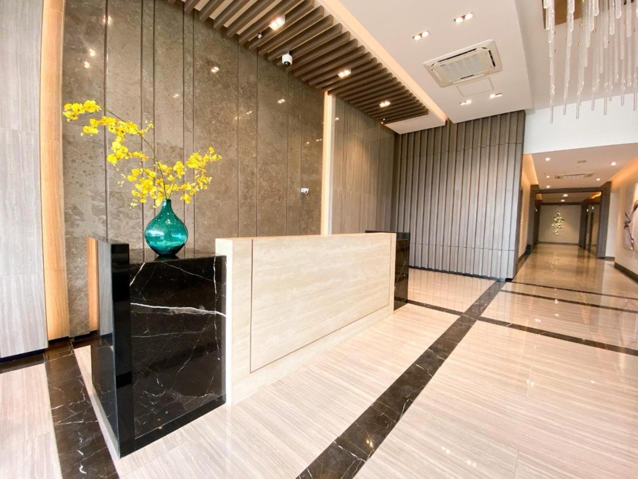 Uptown Parksuites Tower Two - Bgc Taguig, Manila Exterior photo