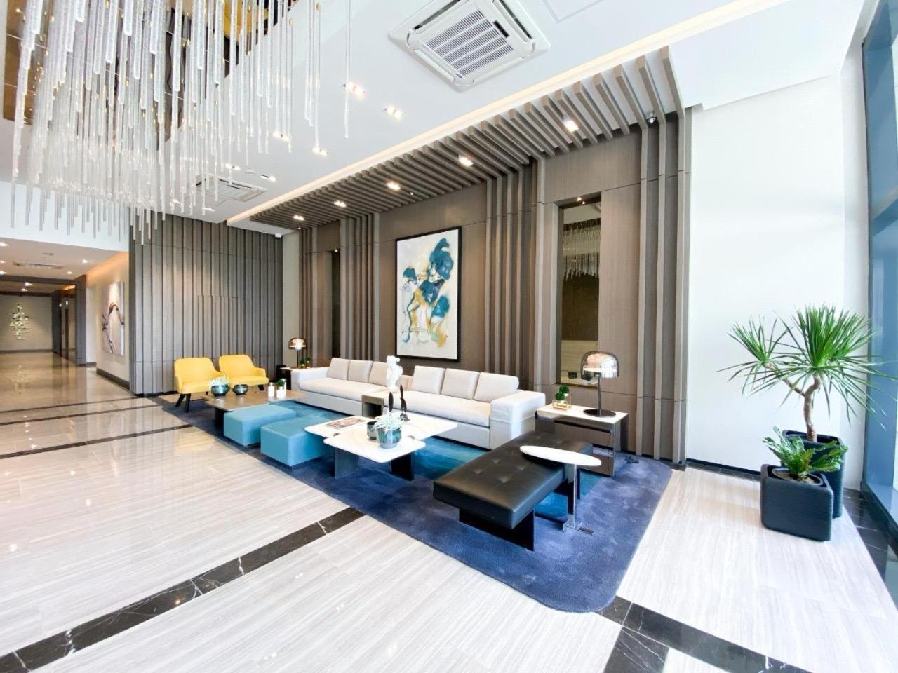 Uptown Parksuites Tower Two - Bgc Taguig, Manila Exterior photo